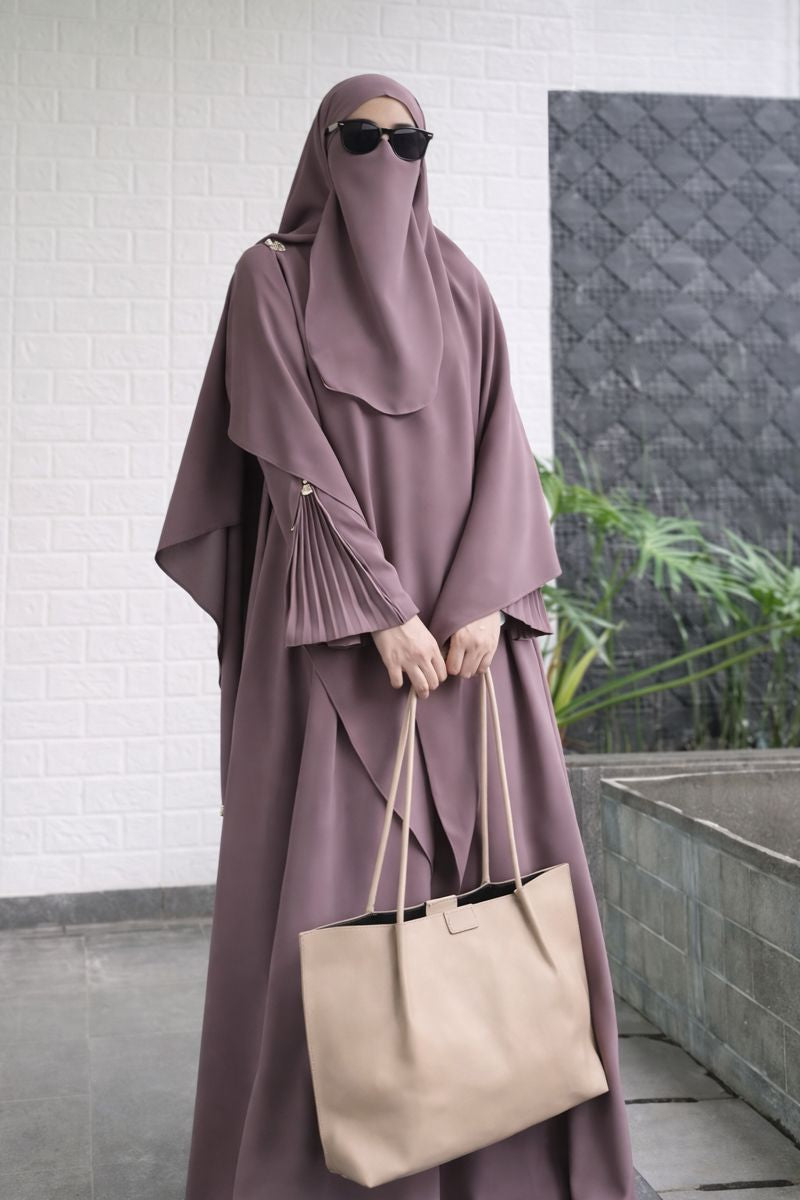 Premium 3-Piece Imported Saltosh Abaya Set  Elegant Zipper Sleeve Design Perfect for Hajj & Umrah