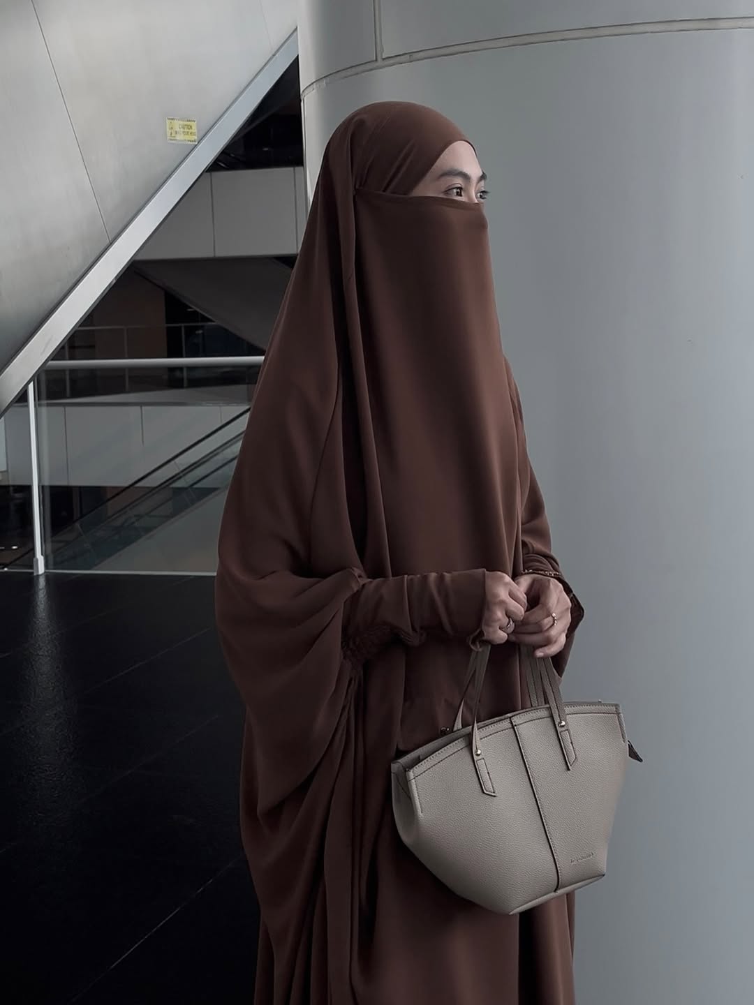 Nuseyba Oneset french khimar overhead+inner