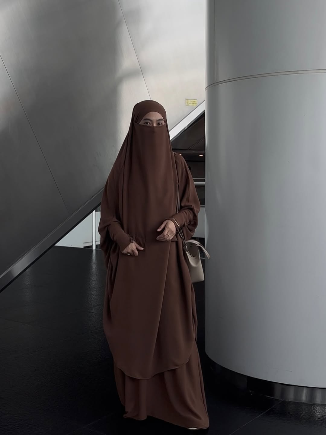 Nuseyba Oneset french khimar overhead+inner